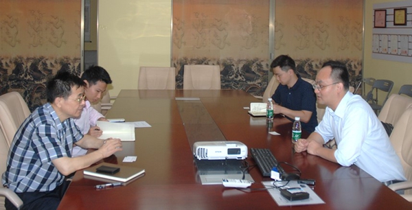 亞泰光電總經(jīng)理與丁副院士一行進(jìn)行合作交流